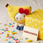 三麗鷗 Sanrio | 凱蒂貓絨毛娃娃吊飾 | 生日款 - 圖3 | 潮巢 Nestory